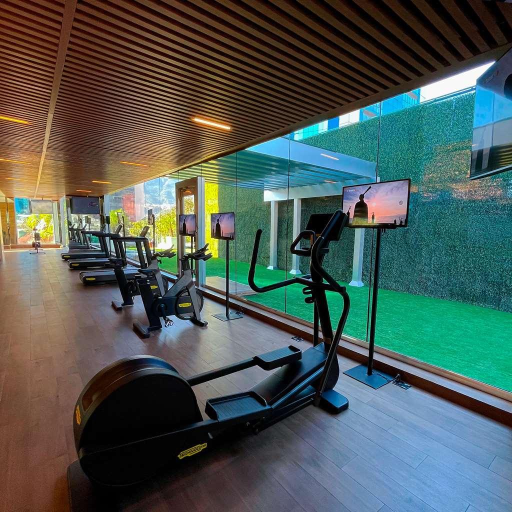 Safi Royal Luxury Metropolitan Hotell San Pedro Garza Garcia Fasiliteter bilde The gym at the hotel