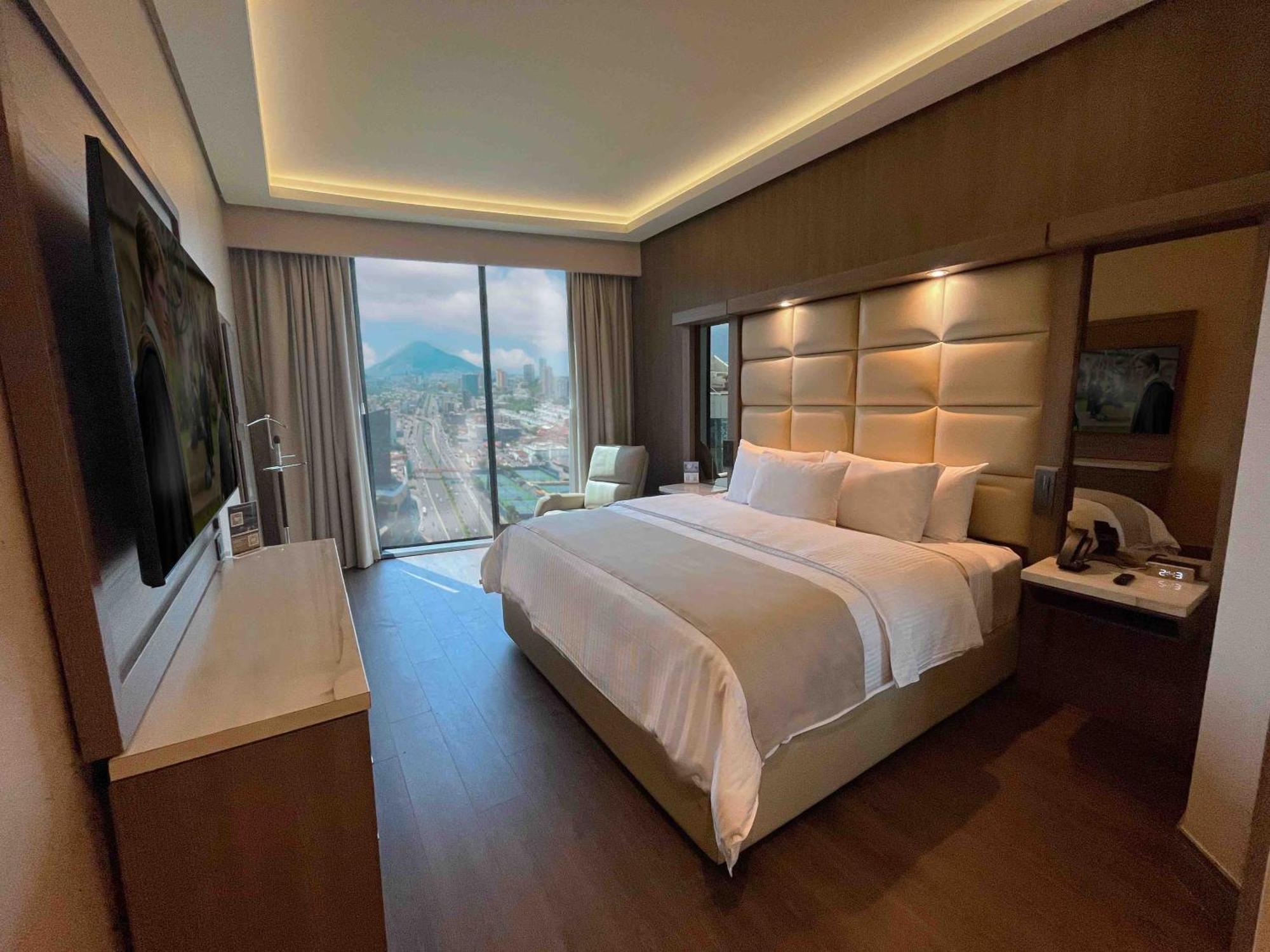 Safi Royal Luxury Metropolitan Hotell San Pedro Garza Garcia Eksteriør bilde A bedroom at the hotel
