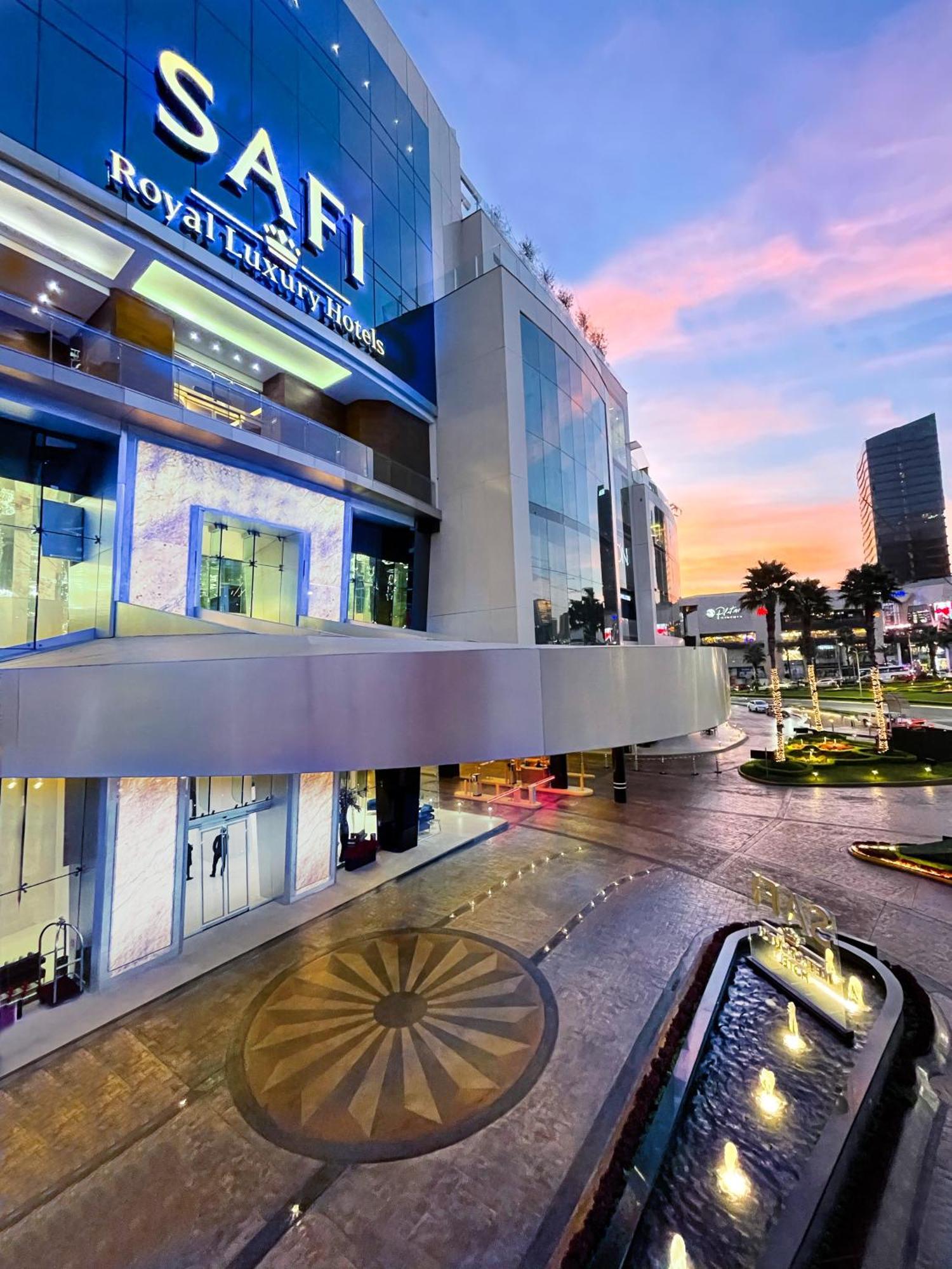 Safi Royal Luxury Metropolitan Hotell San Pedro Garza Garcia Eksteriør bilde The Village Outlets